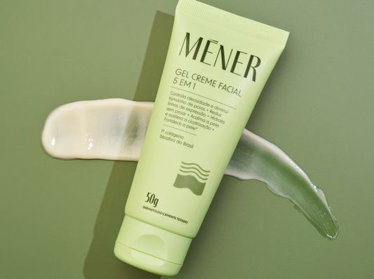 MENER Gel Creme Facial 5 em 1 sobre fundo verde, com amostra da textura do produto ao lado.